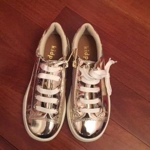 Girls gold sneakers. New without tags. Sz 1